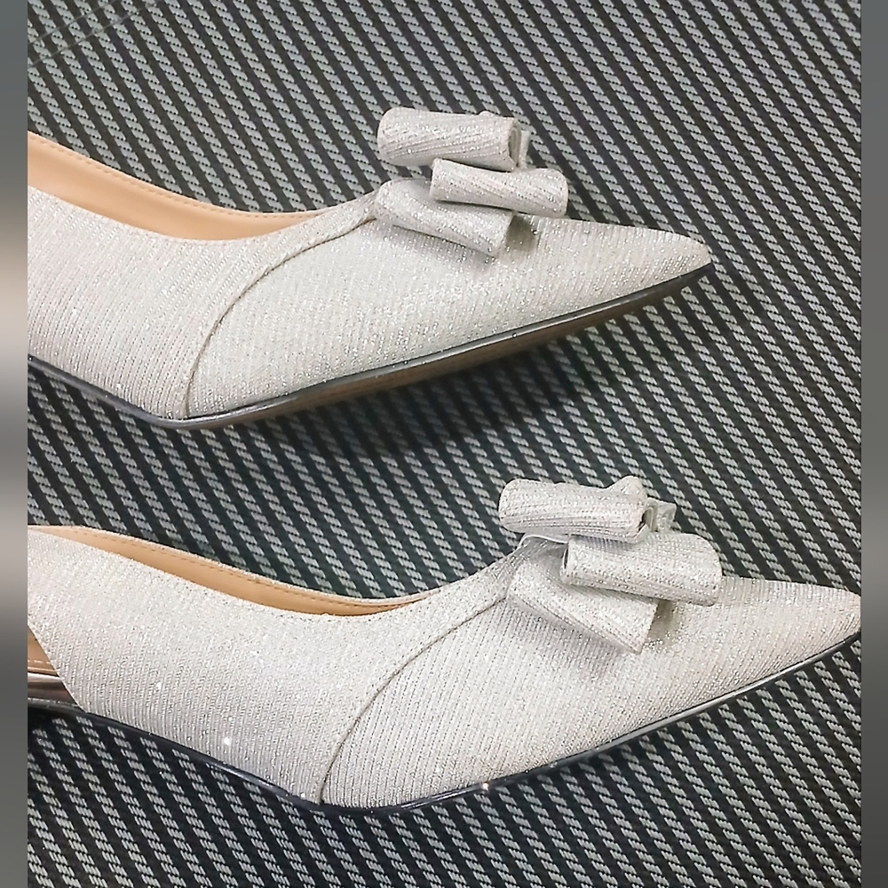J. Renee SILVER Gabino Pointed Toe w/ BOW, Slingback Pumps *Sz 9.5* NEW, no Tags - Picture 10 of 16